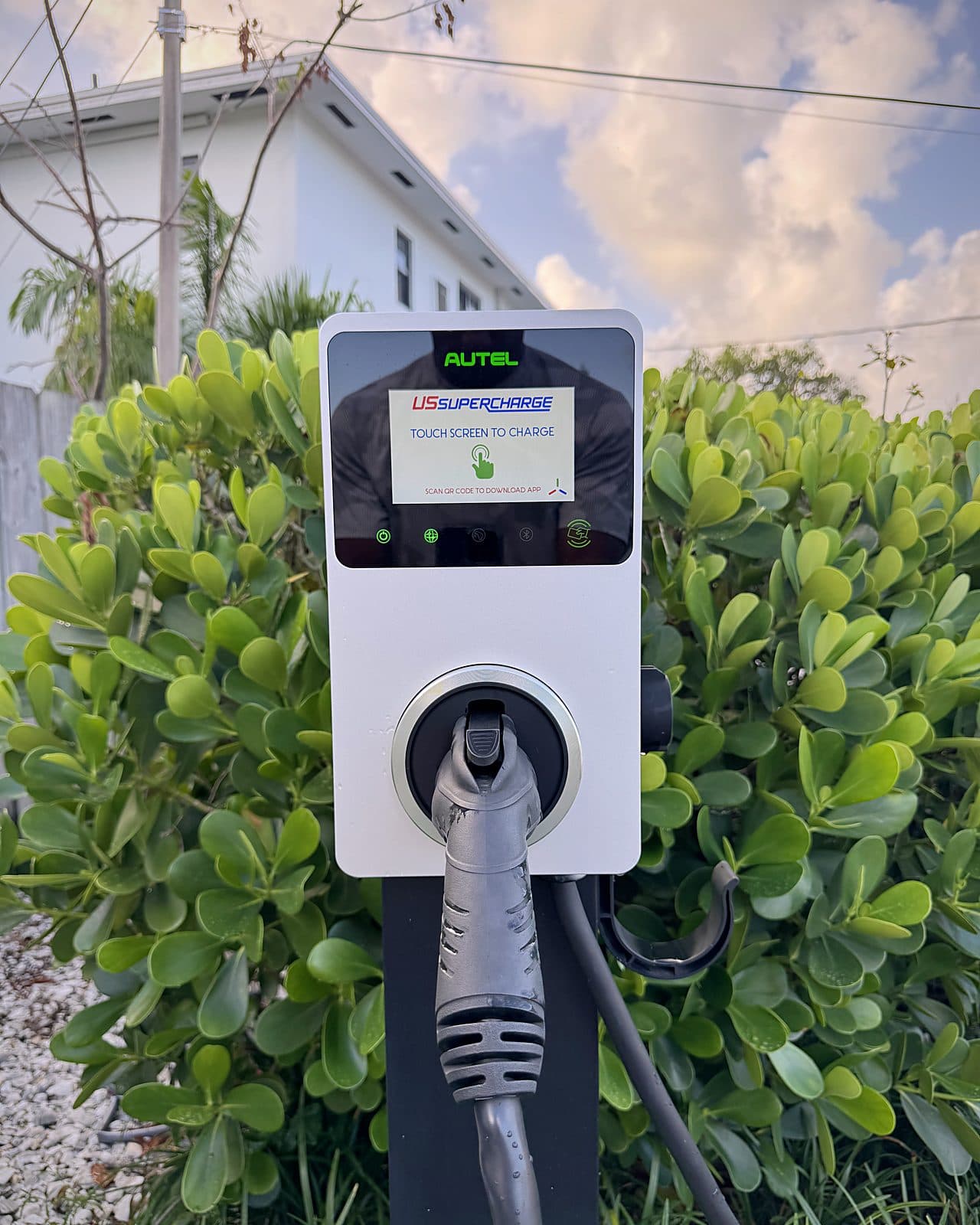 US Supercharge Level 2 charger showing the welcome screen